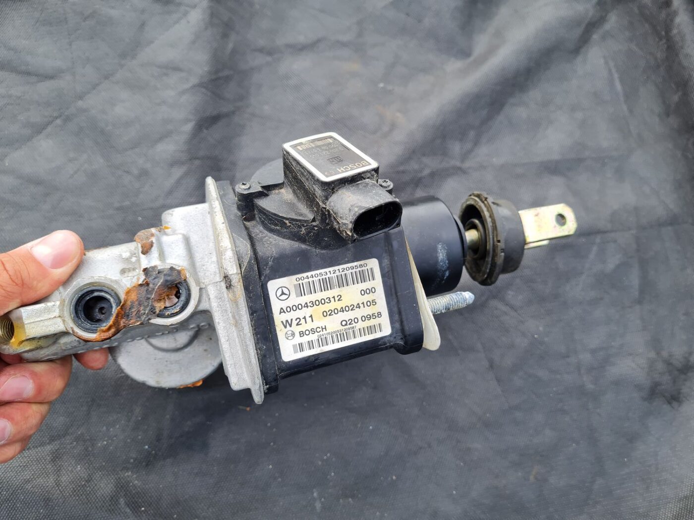 Bremžu pastiprinātāja galvenais cilindrs priekš MERCEDES BENZ CLS 320 2005 3 Bremžu pastiprinātāja galvenais cilindrs priekš MERCEDES BENZ CLS 320 2005