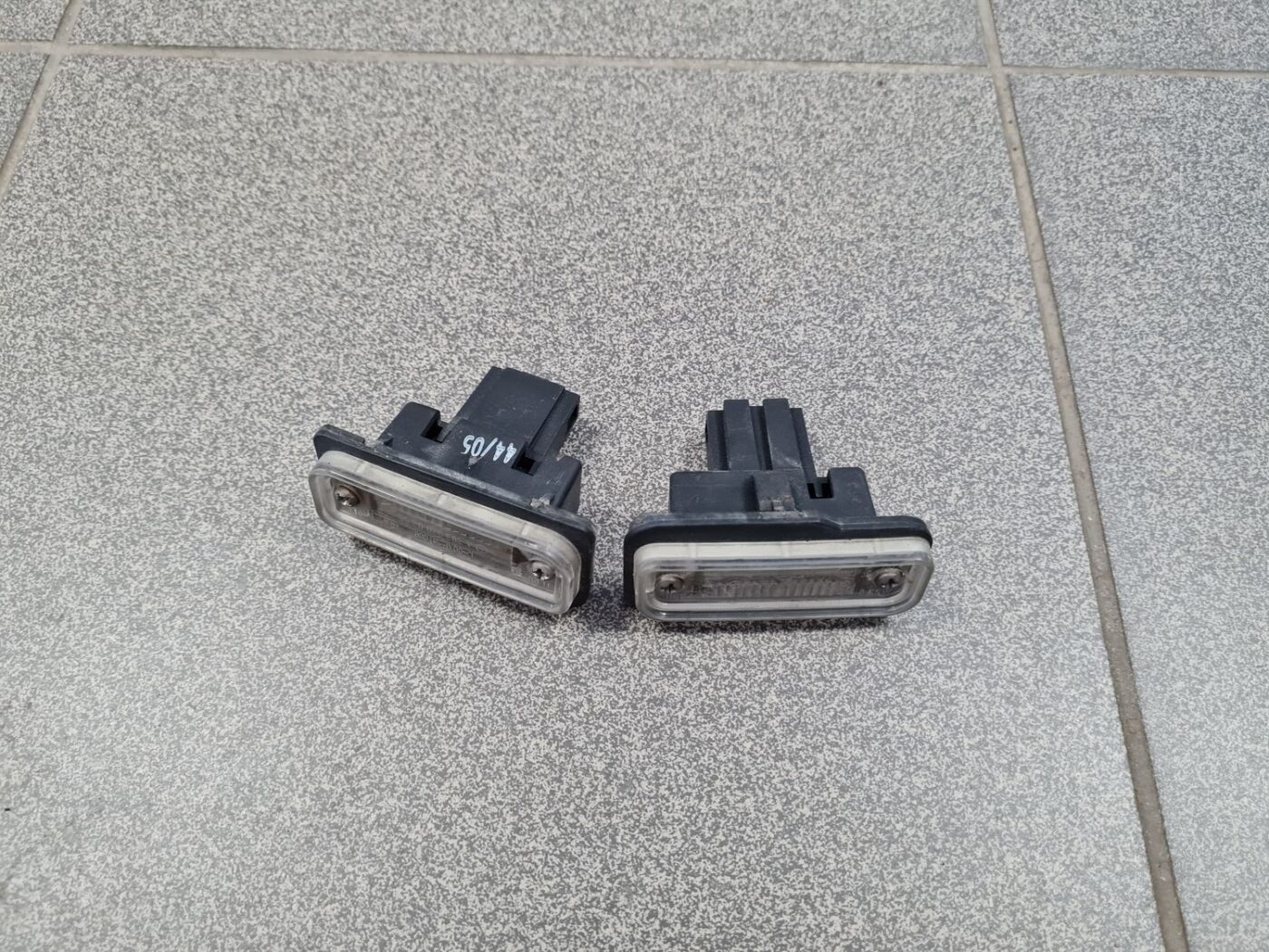 Numura zīmes apgaismojums priekš MERCEDES BENZ CLS 320 2005 2 Numura zīmes apgaismojums priekš MERCEDES BENZ CLS 320 2005