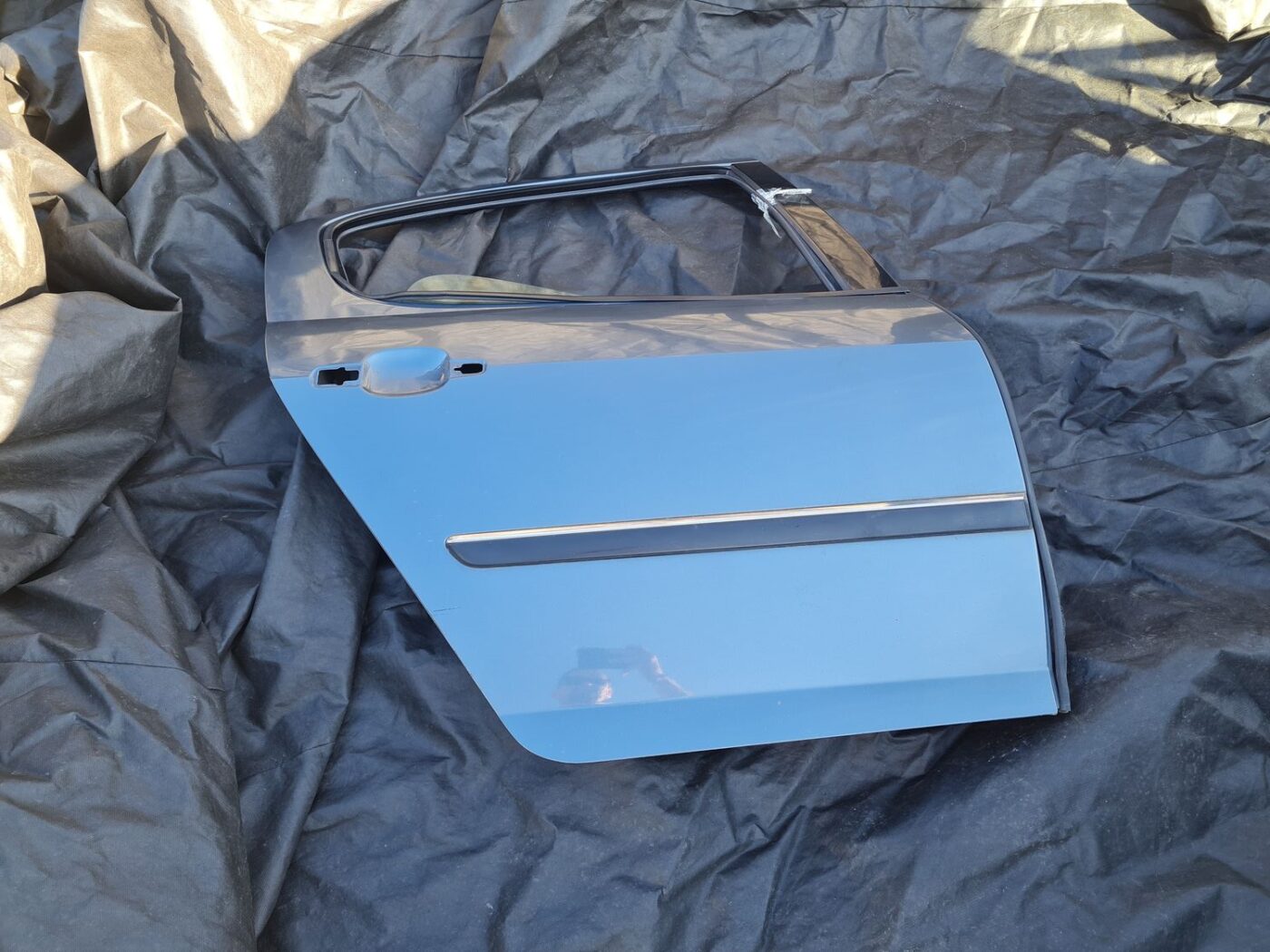 Aizmugurējās labās durvis priekš PEUGEOT 407 2004 1 Aizmugurējās labās durvis priekš PEUGEOT 407 2004