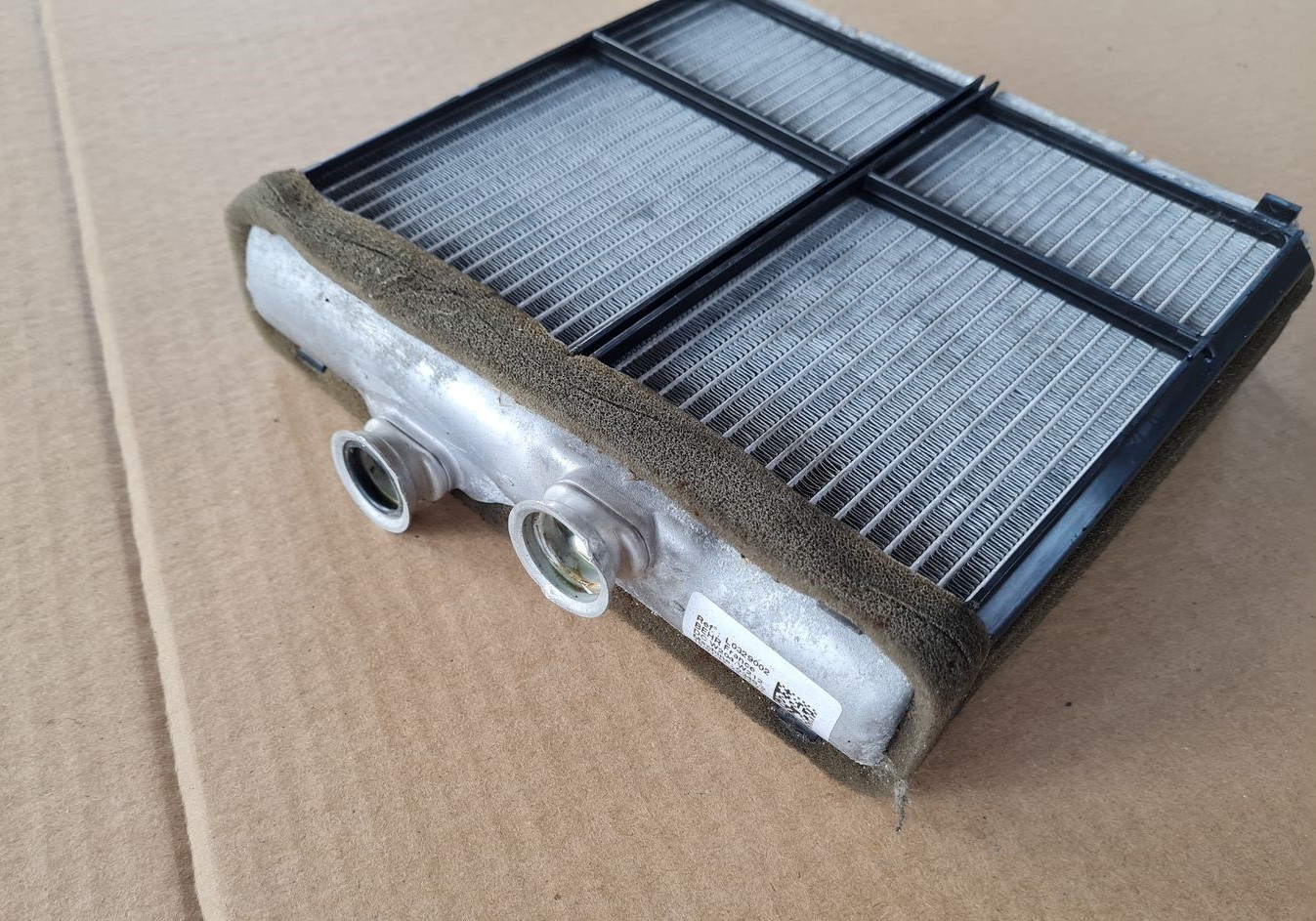 Apsildes sistēmas radiators priekš MERCEDES BENZ E250 W212 2014