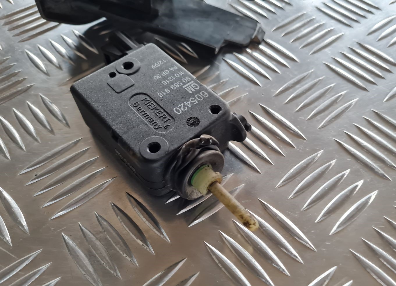 Centrālas atslēgas motors priekš OPEL ZAFIRA 1999 2 Centrālas atslēgas motors priekš OPEL ZAFIRA 1999