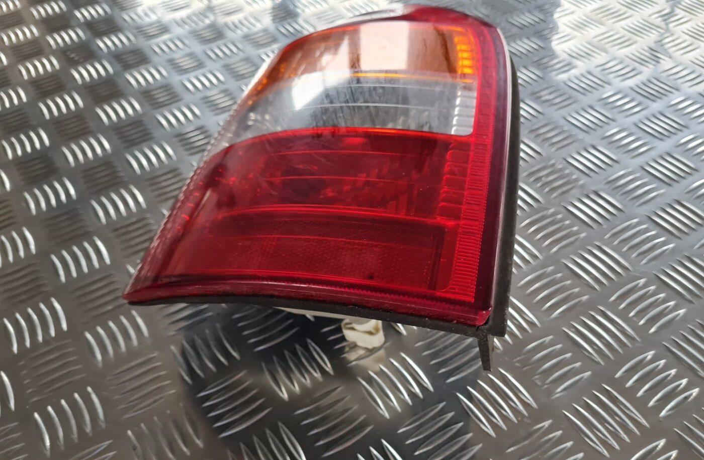 Aizmugurējais kreisais lukturis priekš OPEL ZAFIRA 1999 2 Aizmugurējais kreisais lukturis priekš OPEL ZAFIRA 1999