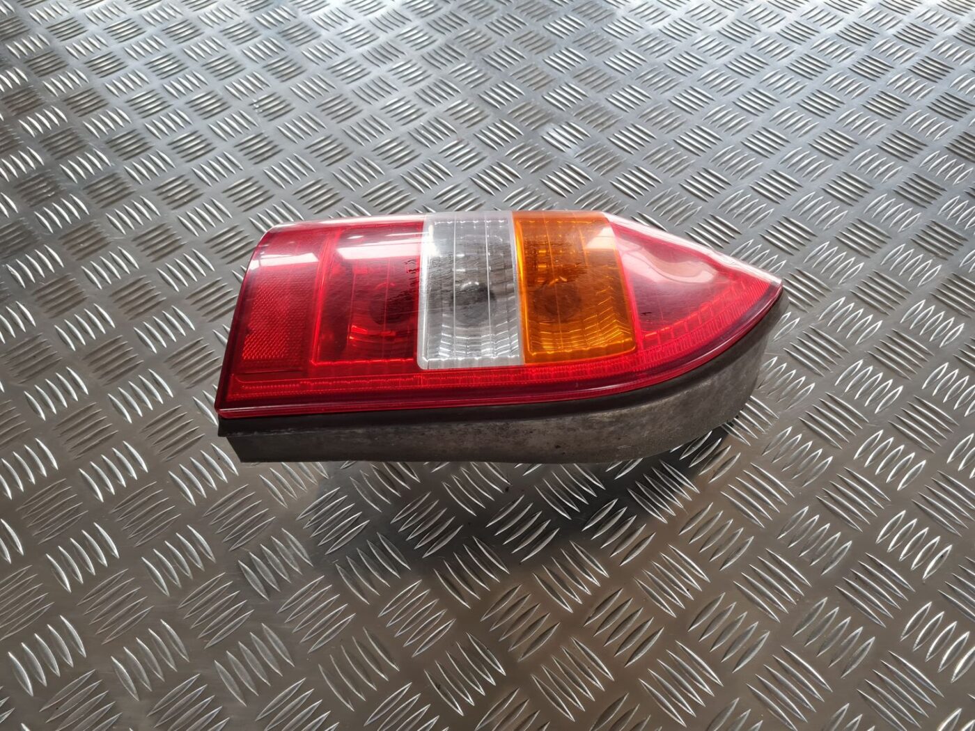 Aizmugurējais kreisais lukturis priekš OPEL ZAFIRA 1999 5 Aizmugurējais kreisais lukturis priekš OPEL ZAFIRA 1999