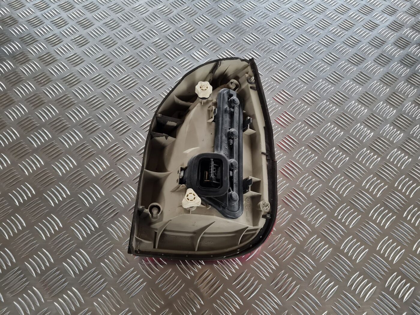 Aizmugurējais kreisais lukturis priekš OPEL ZAFIRA 1999 3 Aizmugurējais kreisais lukturis priekš OPEL ZAFIRA 1999