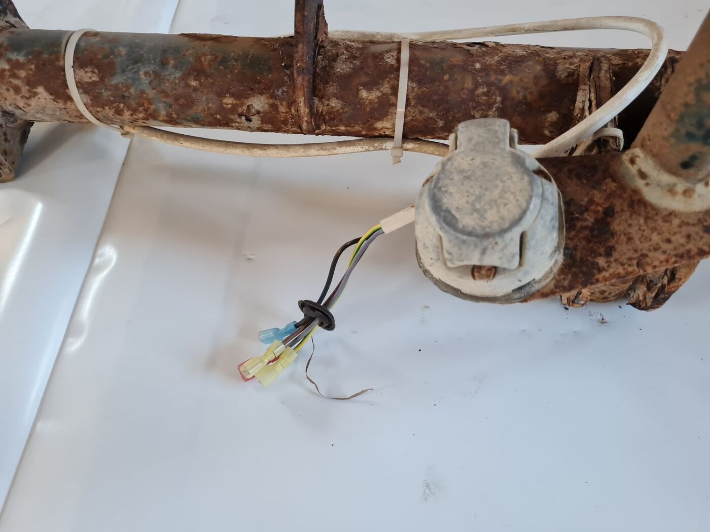 Sakabes ierīce (farkops) priekš OPEL ZAFIRA 1999 3 Sakabes ierīce (farkops) priekš OPEL ZAFIRA 1999