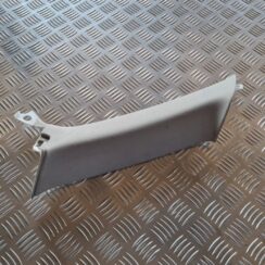 Aizmugurējas salona statnes apdare priekš TOYOTA AVENSIS 2007