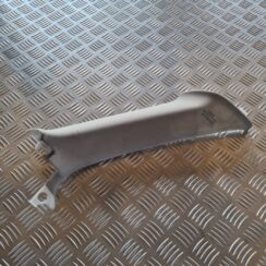 Aizmugurējas salona statnes apdare priekš TOYOTA AVENSIS 2007