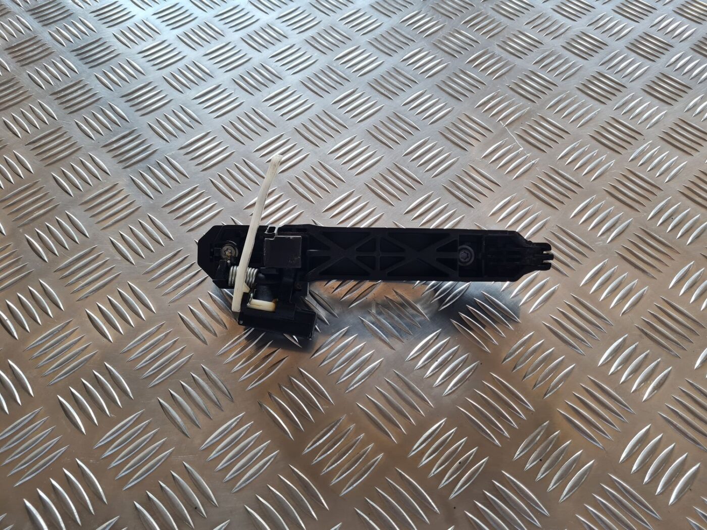 Aizmugurējāis labais durvju rokturis priekš TOYOTA AVENSIS 2007