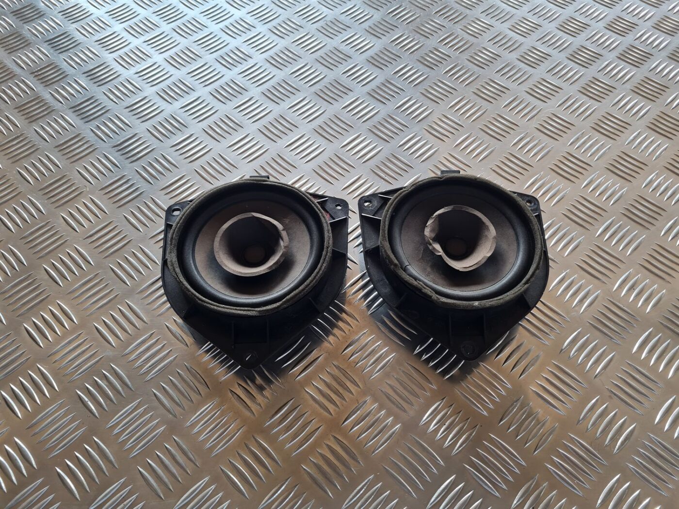 Durvju skaļrunis, apakšā priekš TOYOTA AVENSIS 2007 1 Durvju skaļrunis, apakšā priekš TOYOTA AVENSIS 2007