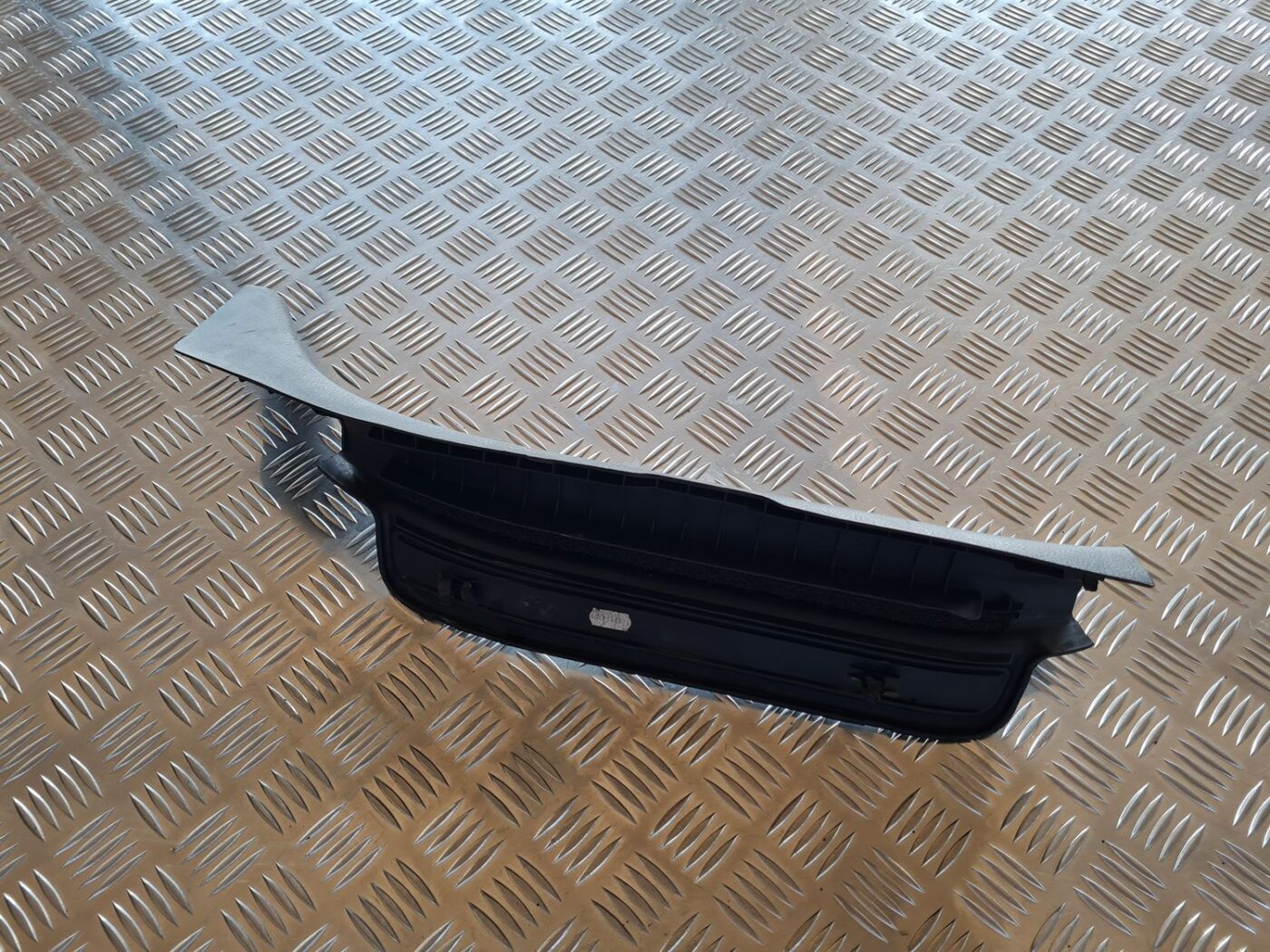 Sliekšņa aizmugurēja kreisa uzlika (salonā) priekš TOYOTA AVENSIS 2007