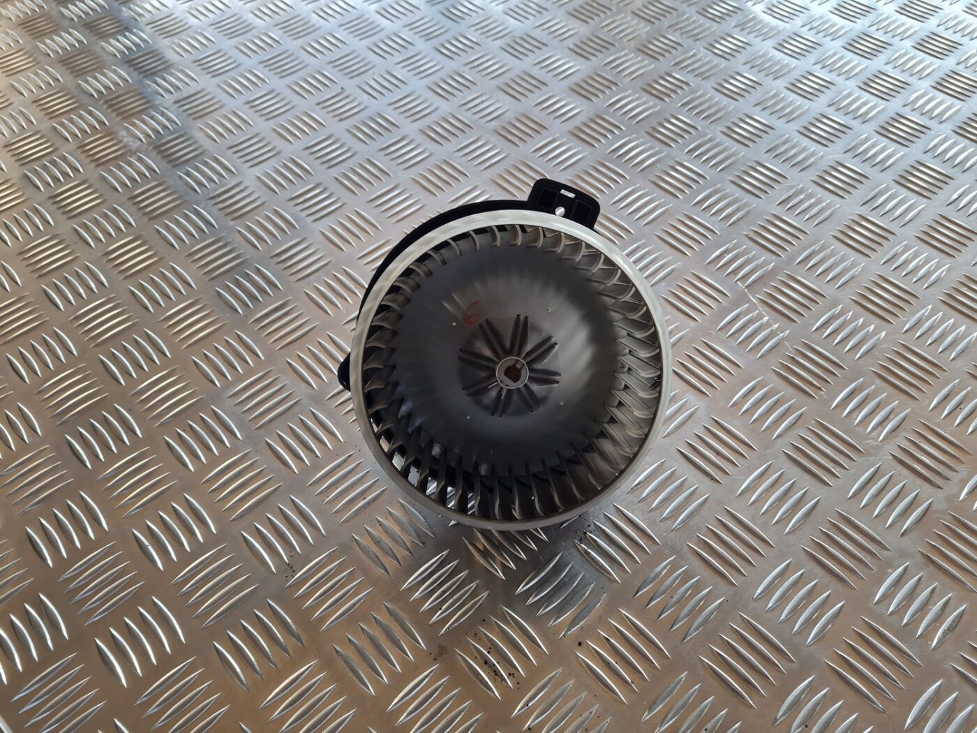 Salona ventilators priekš TOYOTA AVENSIS 2007