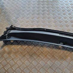 Vējstikla uzlikas (deflektora) režģis priekš TOYOTA AVENSIS 2007