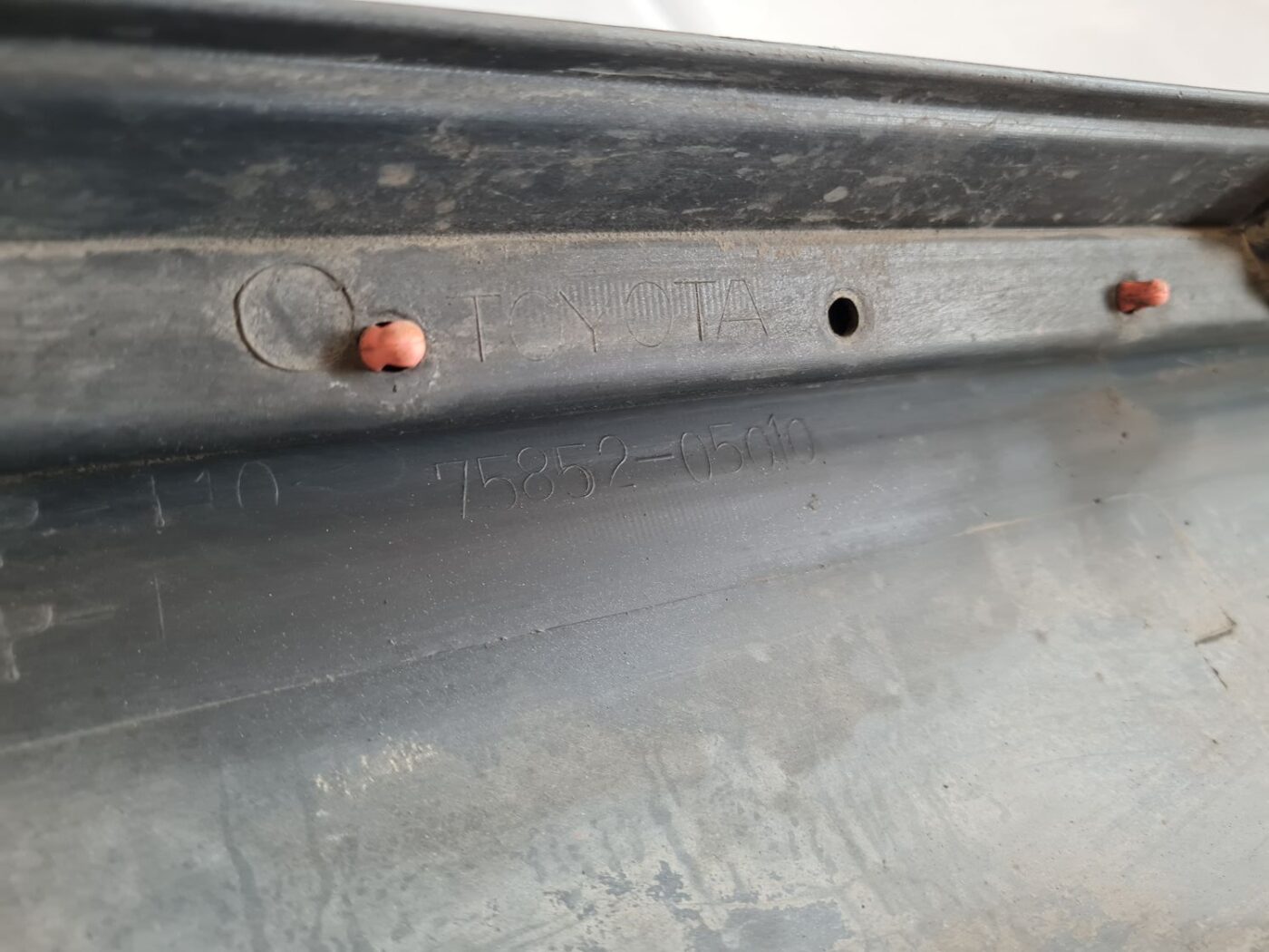 Ārēja sliekšņa kreisa uzlika priekš TOYOTA AVENSIS 2007