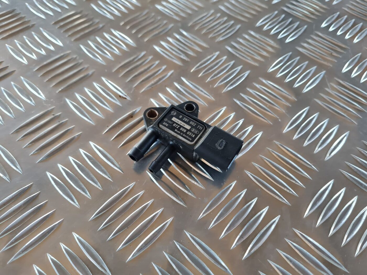 Izplūdes gāzu spiediena sensors priekš AUDI A6 AVANT 2006 S-LINE 1 Izplūdes gāzu spiediena sensors priekš AUDI A6 AVANT 2006 S-LINE