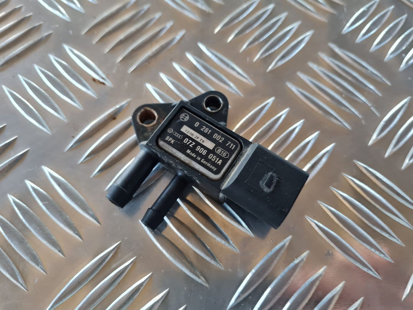 Izplūdes gāzu spiediena sensors priekš AUDI A6 AVANT 2006 S-LINE 2 Izplūdes gāzu spiediena sensors priekš AUDI A6 AVANT 2006 S-LINE