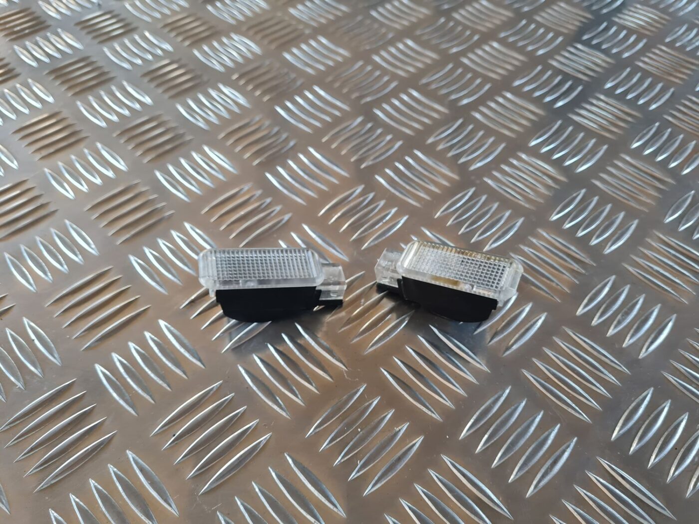 Apgaismojums durvju apdarē priekš AUDI A6 AVANT 2006 S-LINE