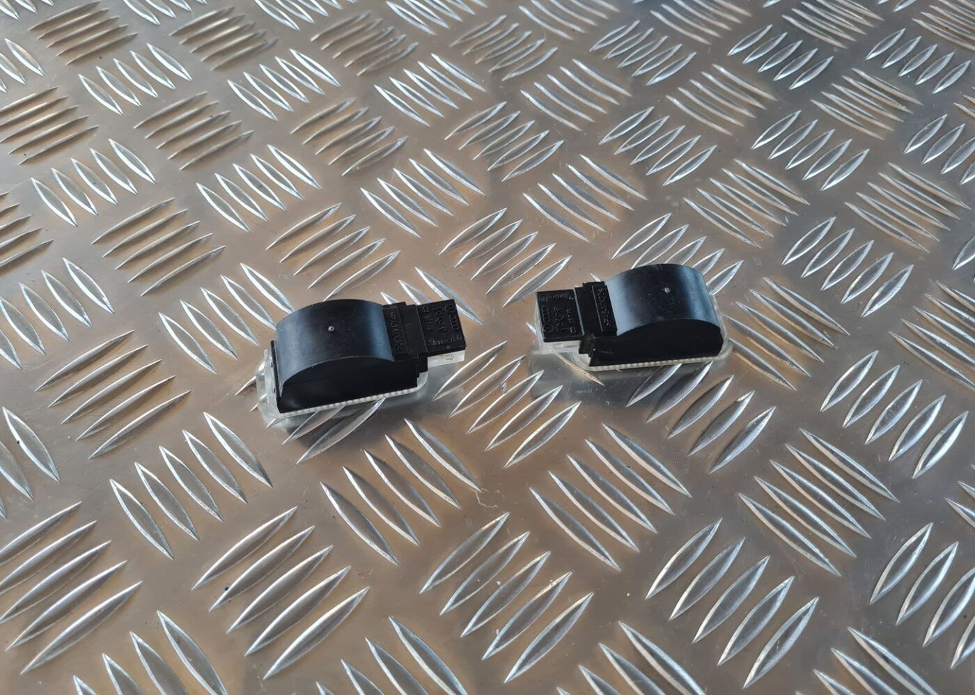 Apgaismojums durvju apdarē priekš AUDI A6 AVANT 2006 S-LINE