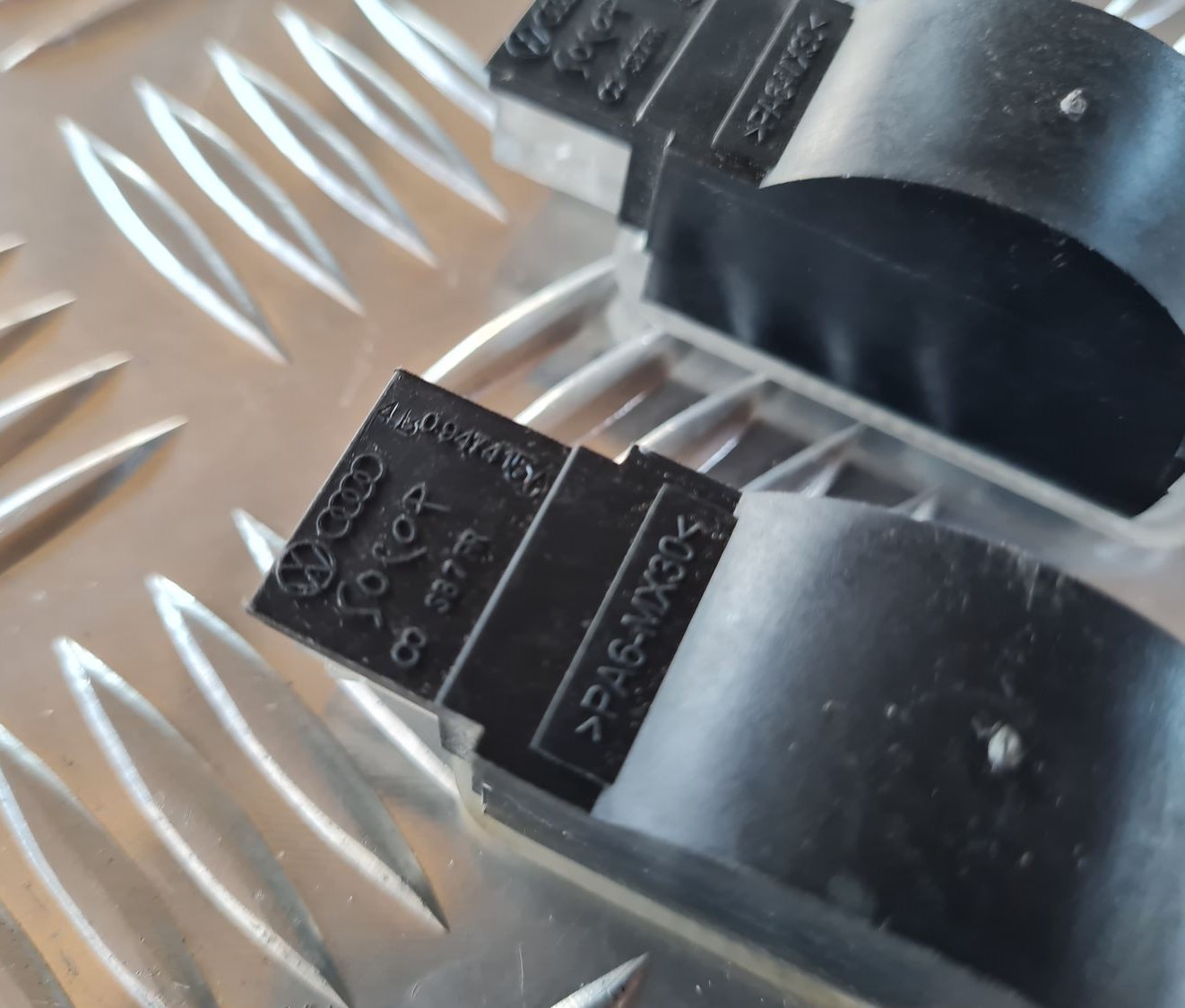 Apgaismojums durvju apdarē priekš AUDI A6 AVANT 2006 S-LINE