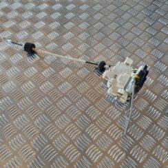 Priekšējo labo durvju slēdzene priekš AUDI A6 AVANT 2006 S-LINE