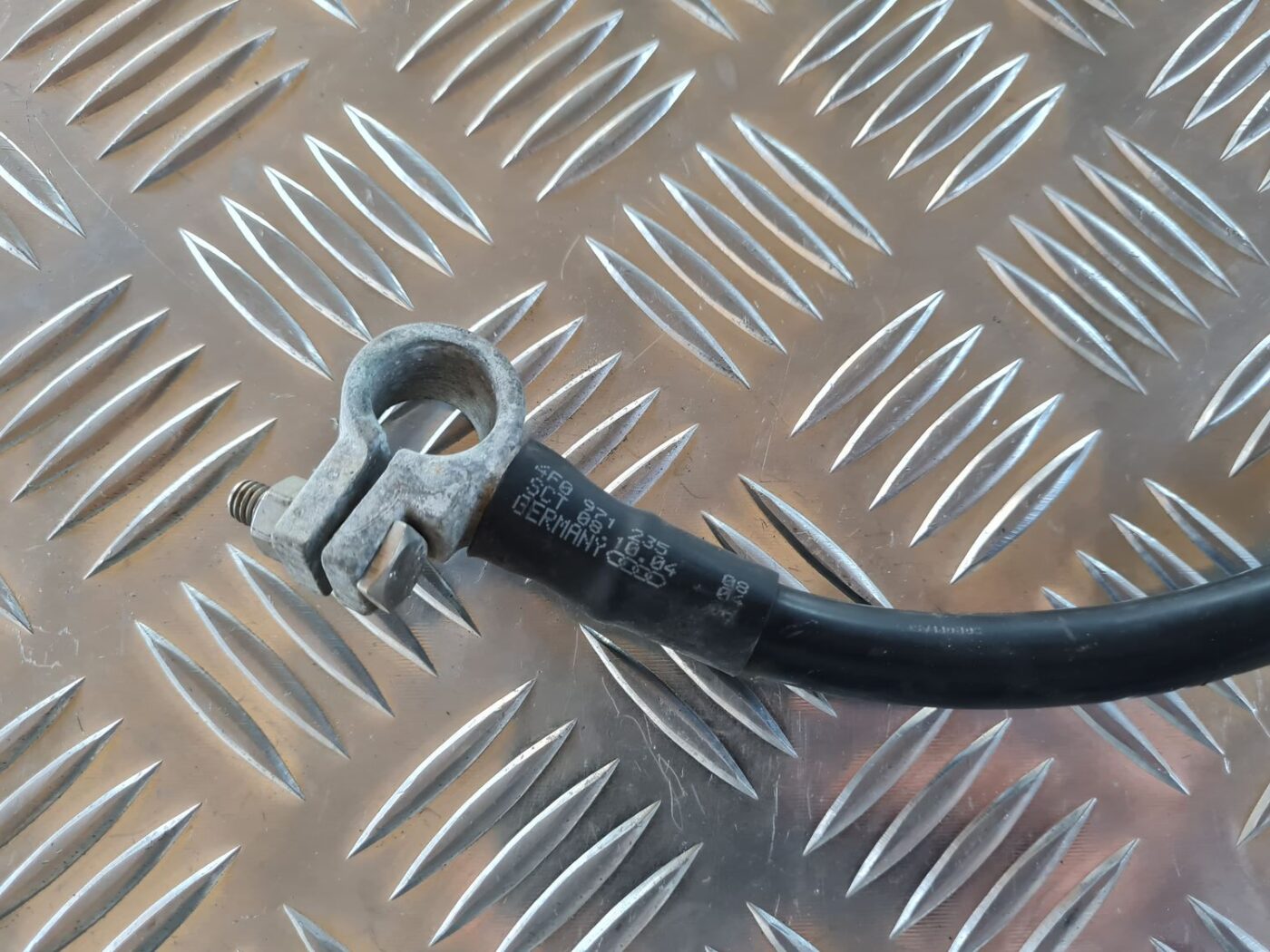 Negatīvais elektrovads priekš AUDI A6 AVANT 2006 S-LINE