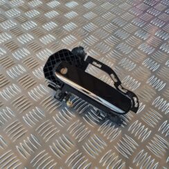 Priekšējāis kreisais durvju rokturis priekš AUDI A6 AVANT 2006 S-LINE