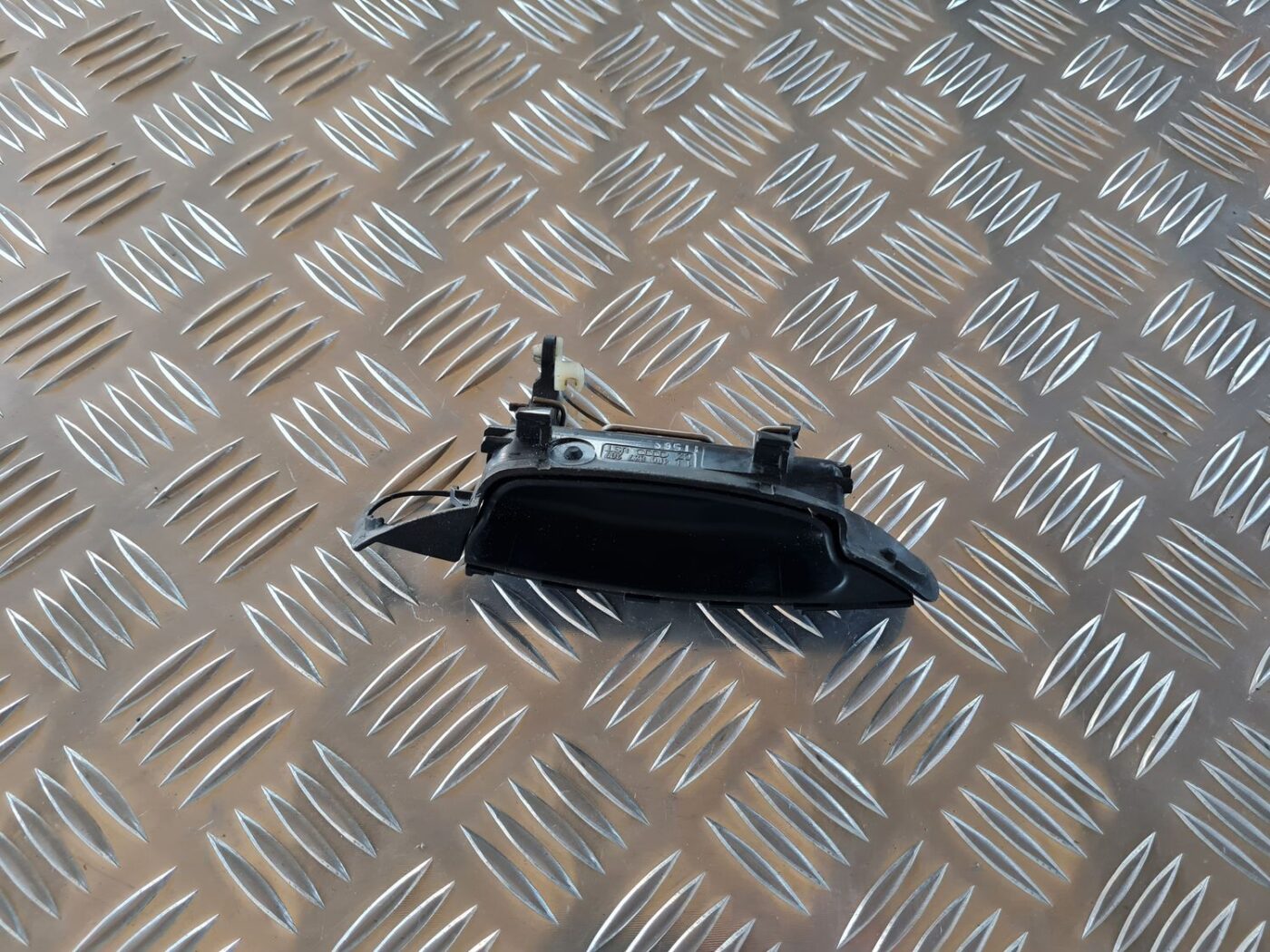 Ārējais durvju rokturis priekš AUDI A6 AVANT 2006 S-LINE 2 Ārējais durvju rokturis priekš AUDI A6 AVANT 2006 S-LINE