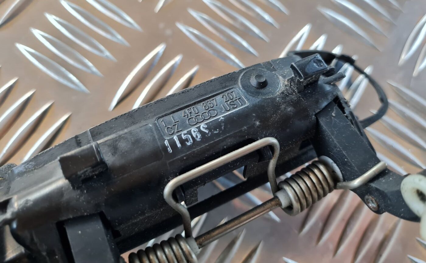 Ārējais durvju rokturis priekš AUDI A6 AVANT 2006 S-LINE 3 Ārējais durvju rokturis priekš AUDI A6 AVANT 2006 S-LINE