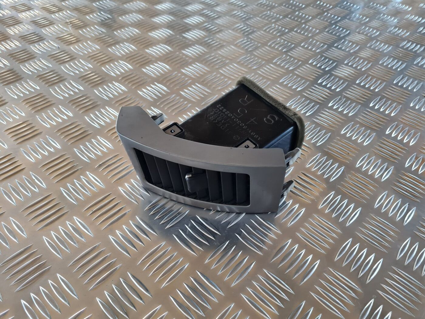 Mērinstrumentu paneļa gaisa vads, pa labi priekš CITROEN C-CROSSER 2009