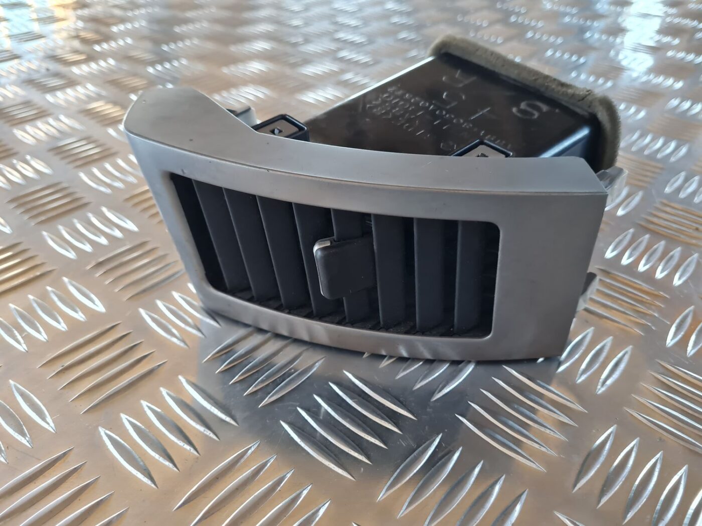 Mērinstrumentu paneļa gaisa vads, pa labi priekš CITROEN C-CROSSER 2009