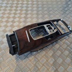 Centrālās konsoles (apdares) vidēja daļa priekš AUDI A6 AVANT 2006 S-LINE