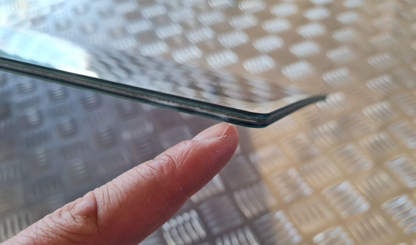 Aizmugurējo kreiso durvju stikls priekš AUDI A6 AVANT 2006 S-LINE 3 Aizmugurējo kreiso durvju stikls priekš AUDI A6 AVANT 2006 S-LINE