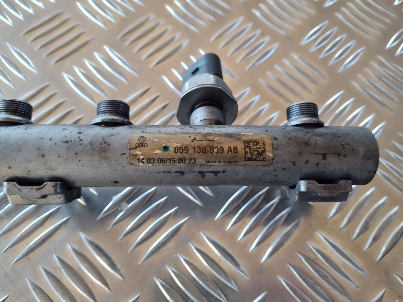 Degvielas sadales caurule priekš AUDI A6 AVANT 2006 S-LINE 2 Degvielas sadales caurule priekš AUDI A6 AVANT 2006 S-LINE