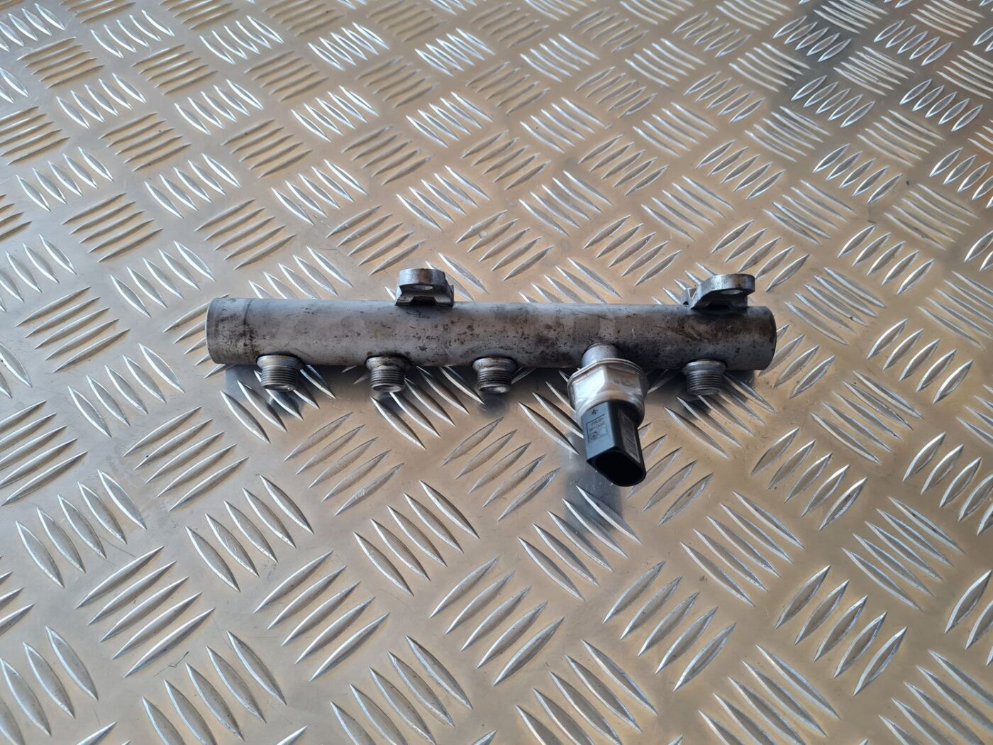 Degvielas sadales caurule priekš AUDI A6 AVANT 2006 S-LINE 3 Degvielas sadales caurule priekš AUDI A6 AVANT 2006 S-LINE