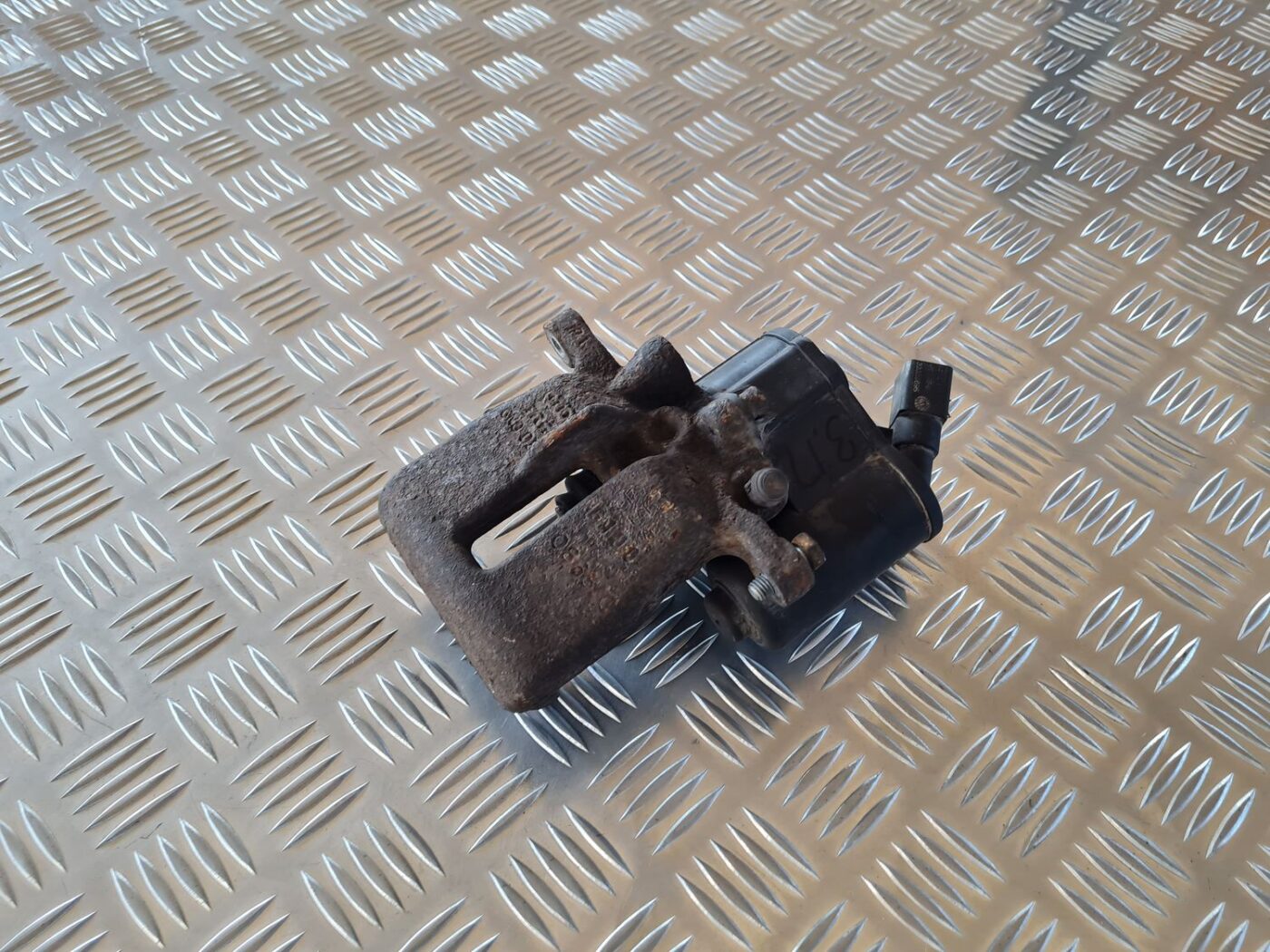 Aizmugurējais labais suports priekš AUDI A6 AVANT 2006 S-LINE