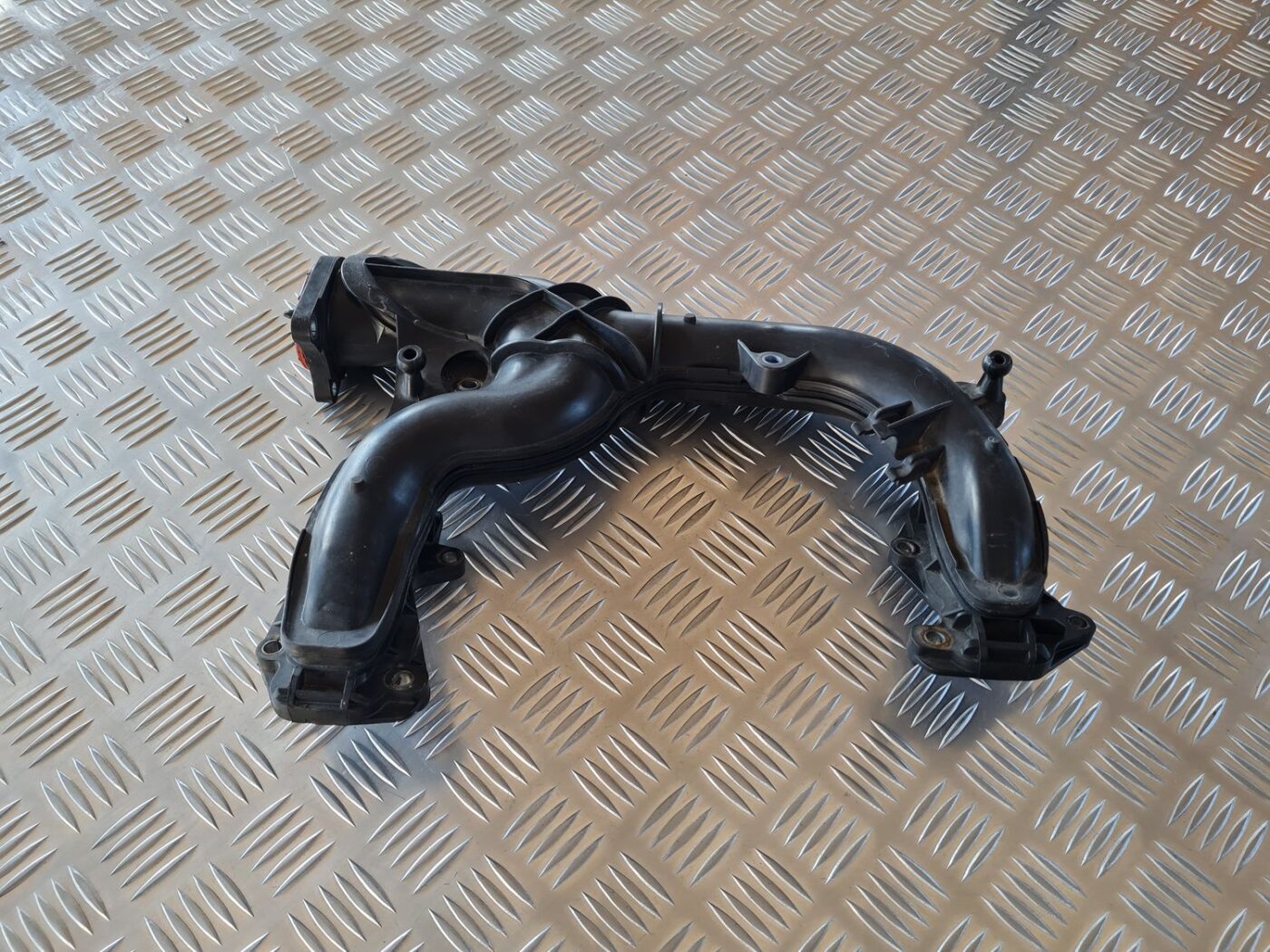 Ieplūdes kolektors priekš AUDI A6 AVANT 2006 S-LINE 3 Ieplūdes kolektors priekš AUDI A6 AVANT 2006 S-LINE