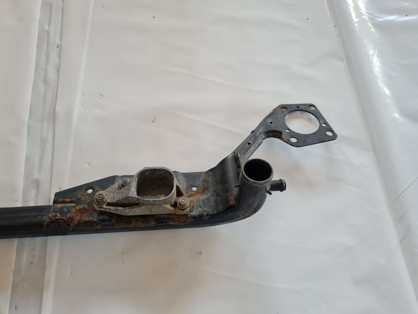 Dzinēja kronšteins priekš AUDI A6 AVANT 2006 S-LINE 5 Dzinēja kronšteins priekš AUDI A6 AVANT 2006 S-LINE