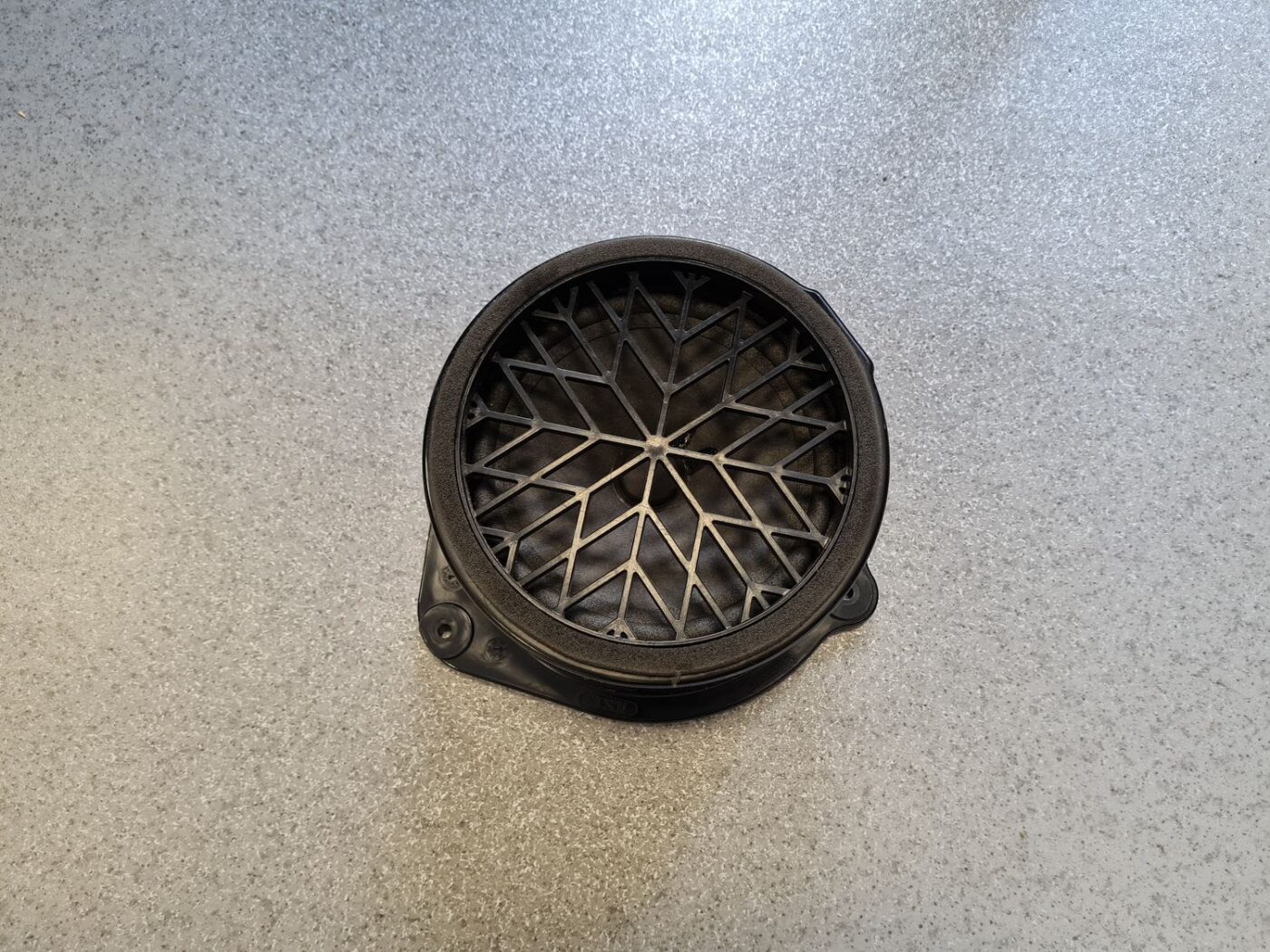 Durvju skaļrunis, apakšā priekš AUDI A6 2008