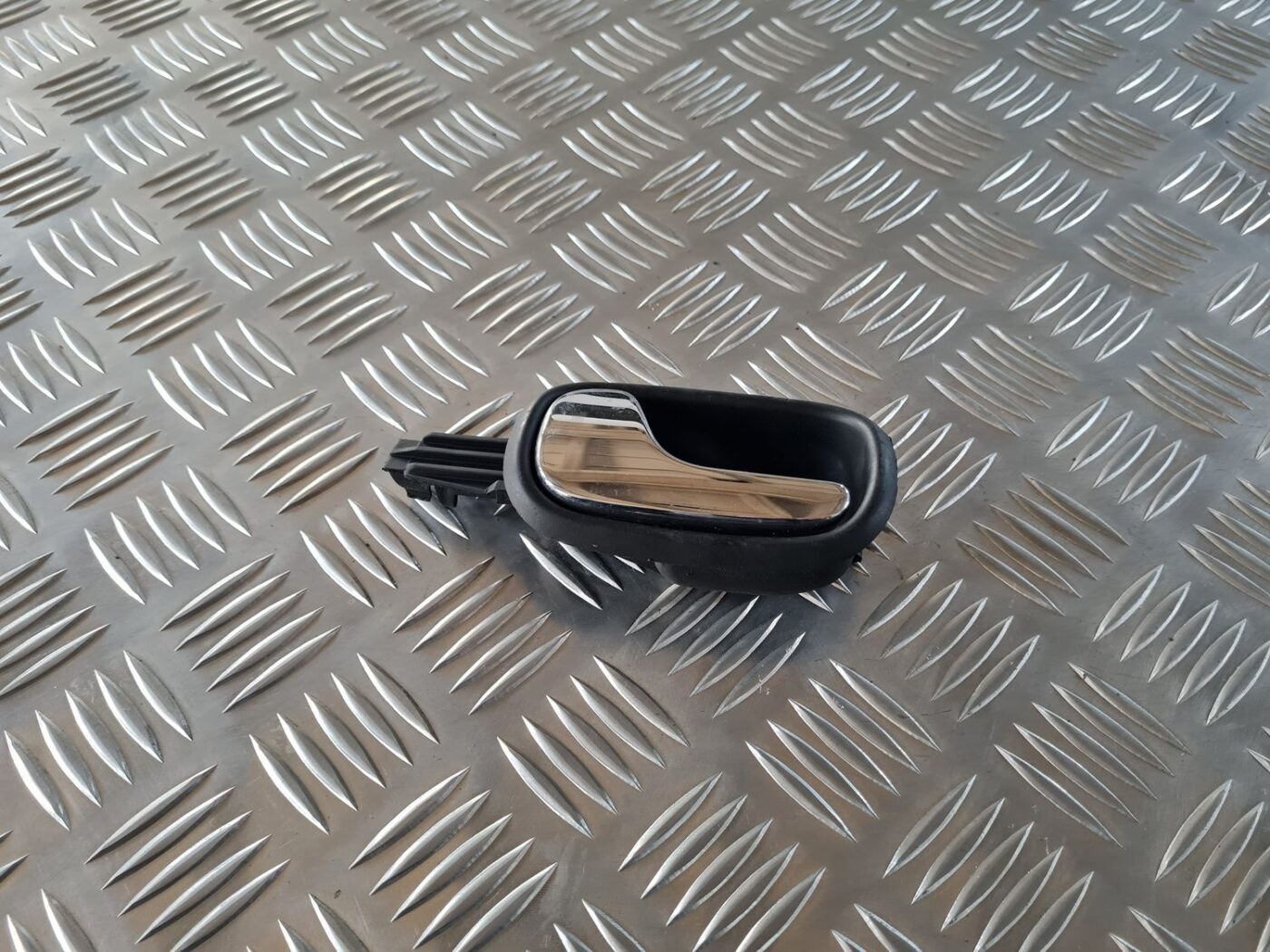 Salona durvju rokturis, aizmugures kreisais priekš AUDI A4 2000 AVANT