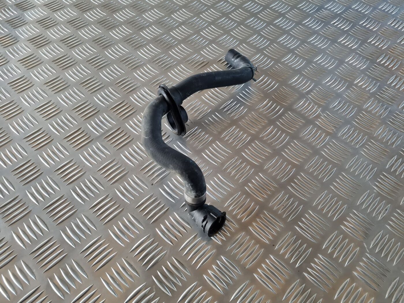 Dzesēšanas caurule priekš AUDI A4 2000 AVANT 4 Dzesēšanas caurule priekš AUDI A4 2000 AVANT