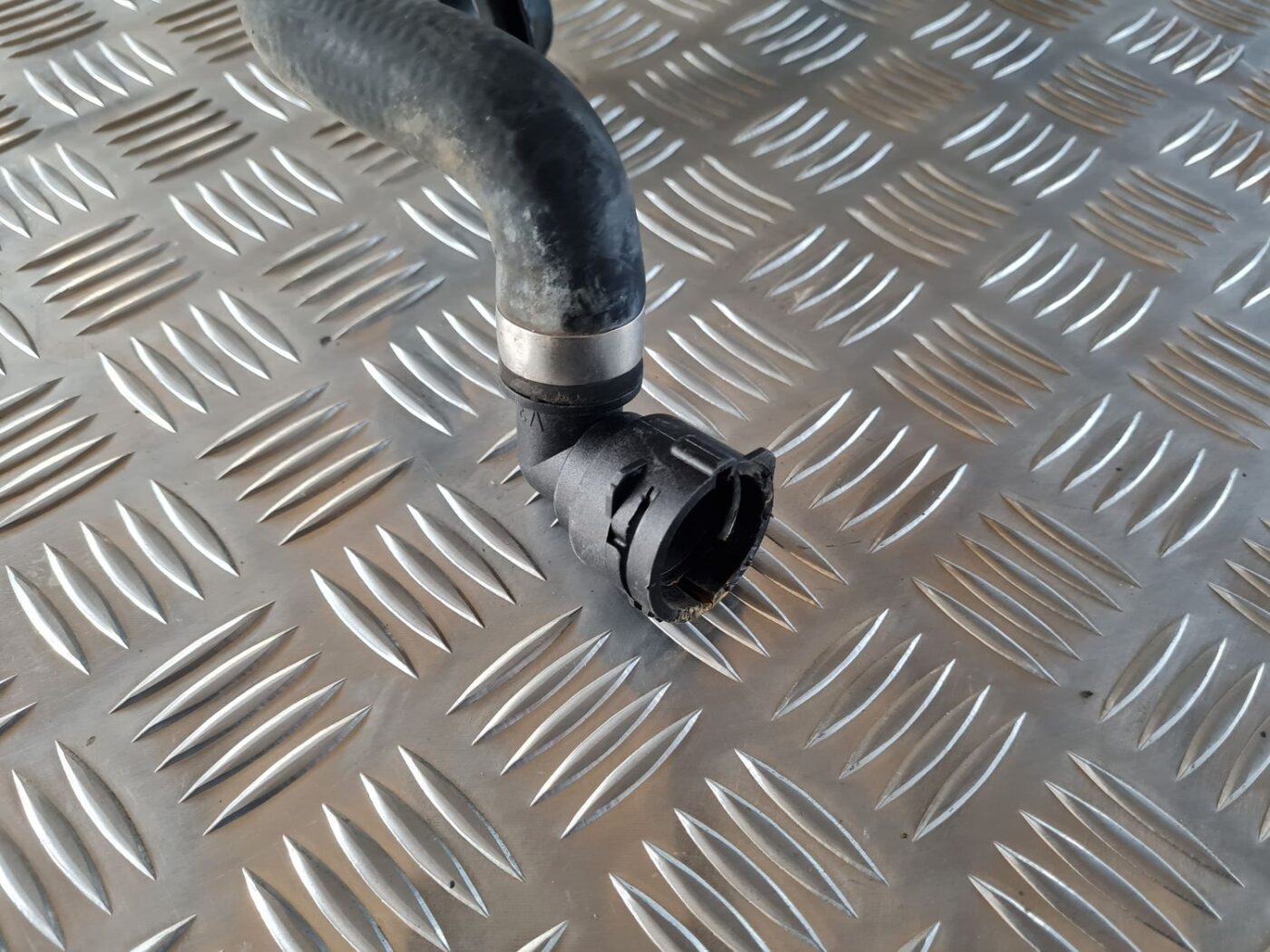 Dzesēšanas caurule priekš AUDI A4 2000 AVANT 3 Dzesēšanas caurule priekš AUDI A4 2000 AVANT