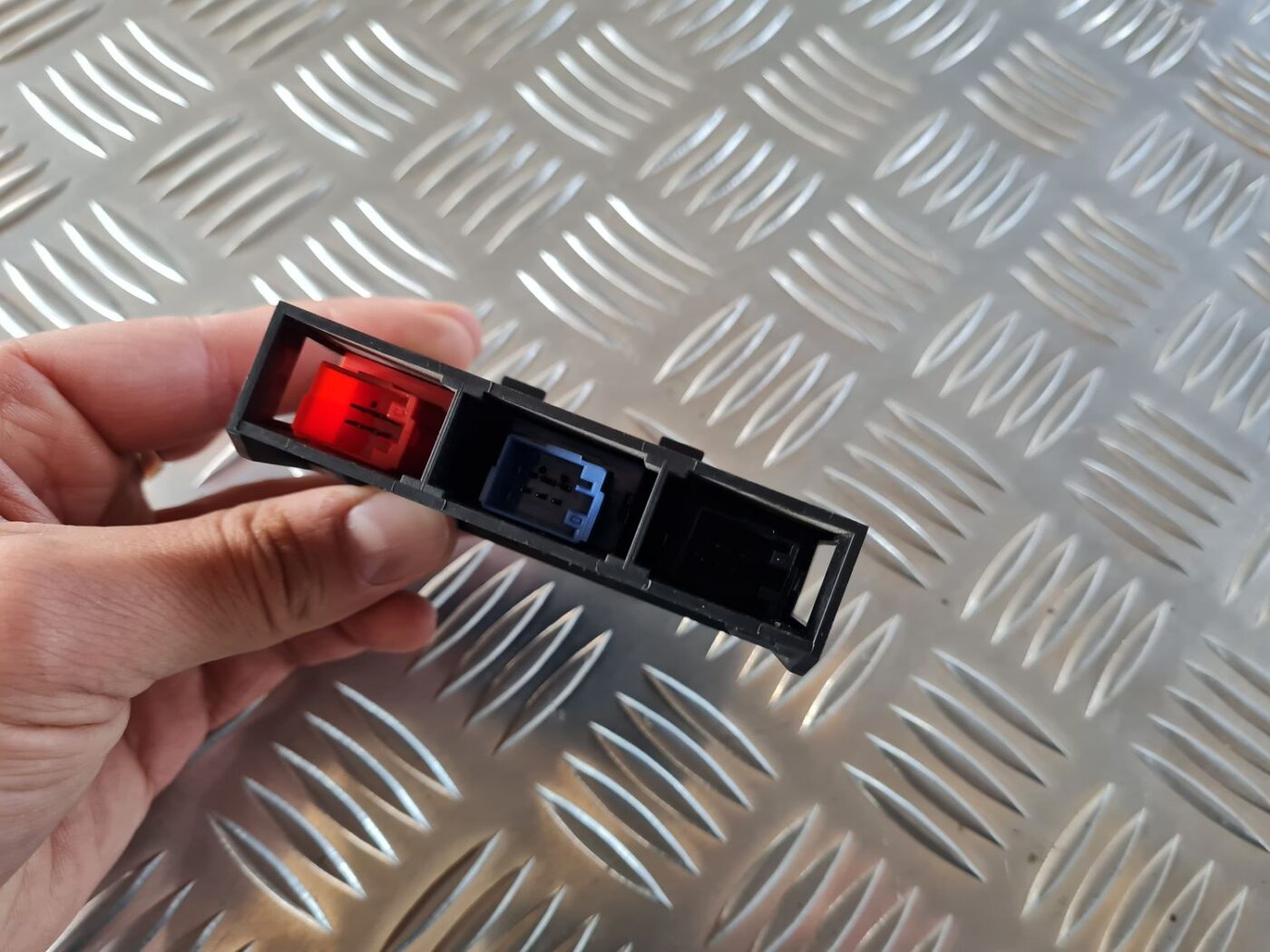 Mērinstrumentu paneļa pārslēgšanas pogas priekš AUDI A4 2000 AVANT 3 Mērinstrumentu paneļa pārslēgšanas pogas priekš AUDI A4 2000 AVANT