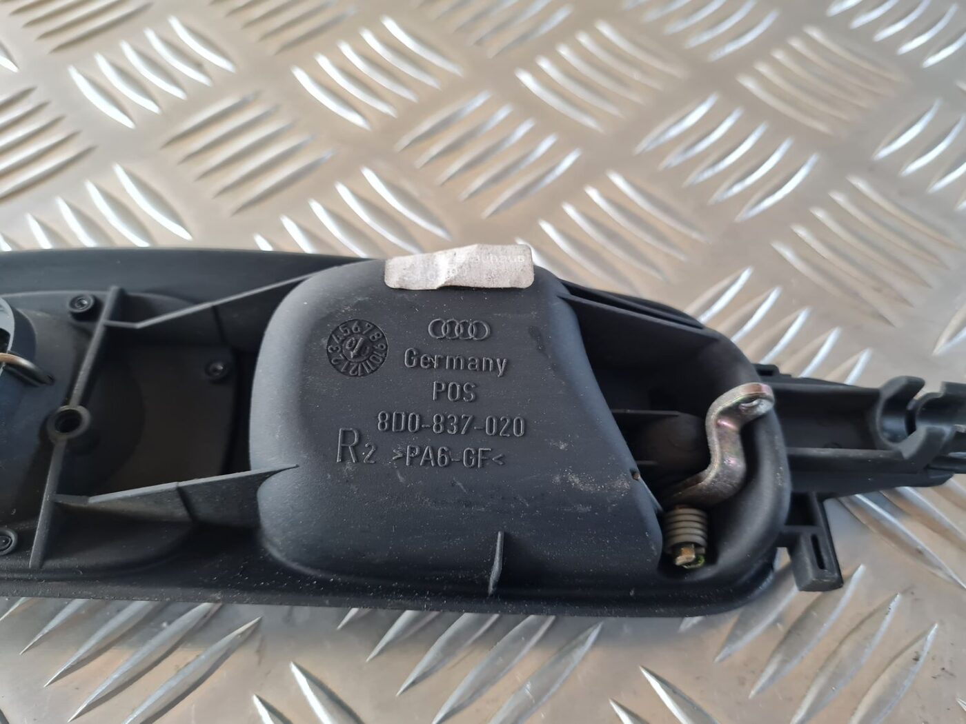 Salona durvju rokturis, priekšējais labais priekš AUDI A4 2000 AVANT