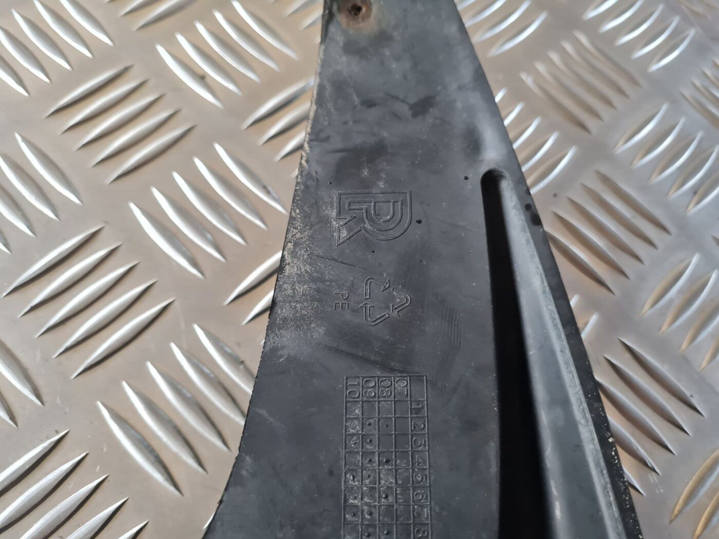 Aizmugurējais labais dubļusargs priekš AUDI A4 2000 AVANT