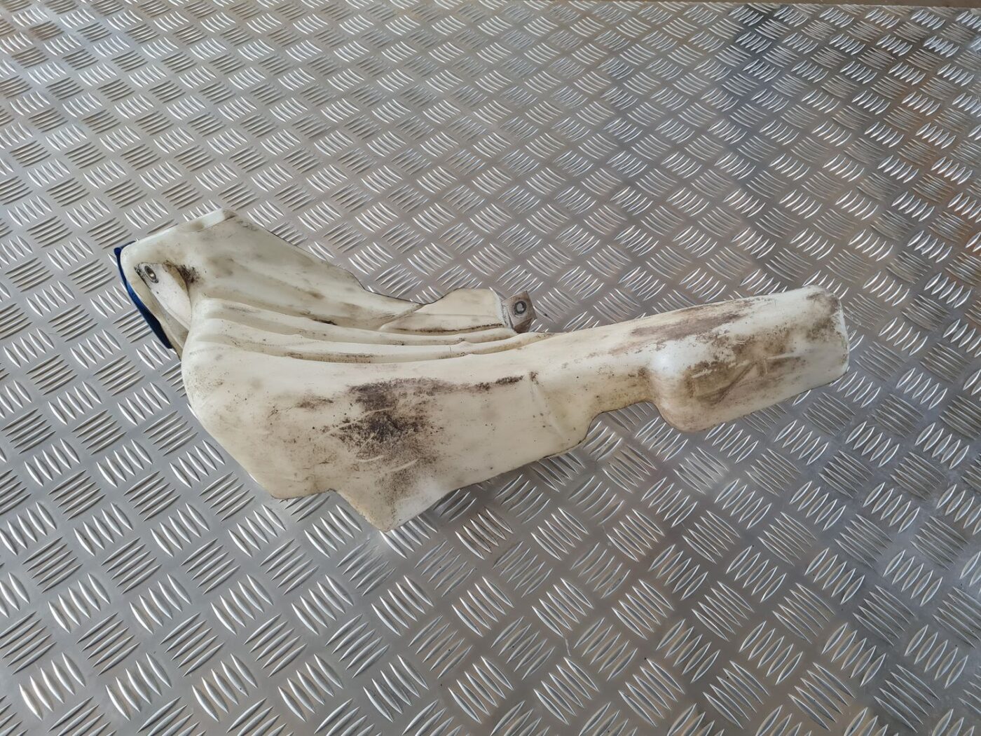 Mazgātāja šķidruma tvertne priekš AUDI A4 2000 AVANT 4 Mazgātāja šķidruma tvertne priekš AUDI A4 2000 AVANT