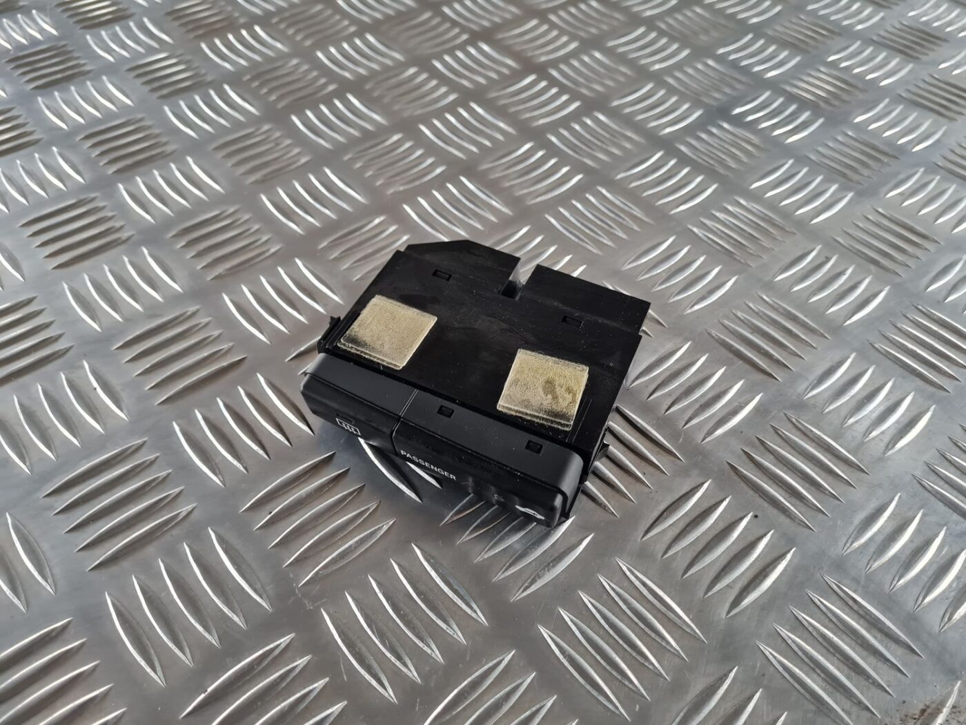 Aizmugurējā stikla apsildes ieslēgšanas poga priekš TOYOTA AVENSIS 2007 2 Aizmugurējā stikla apsildes ieslēgšanas poga priekš TOYOTA AVENSIS 2007