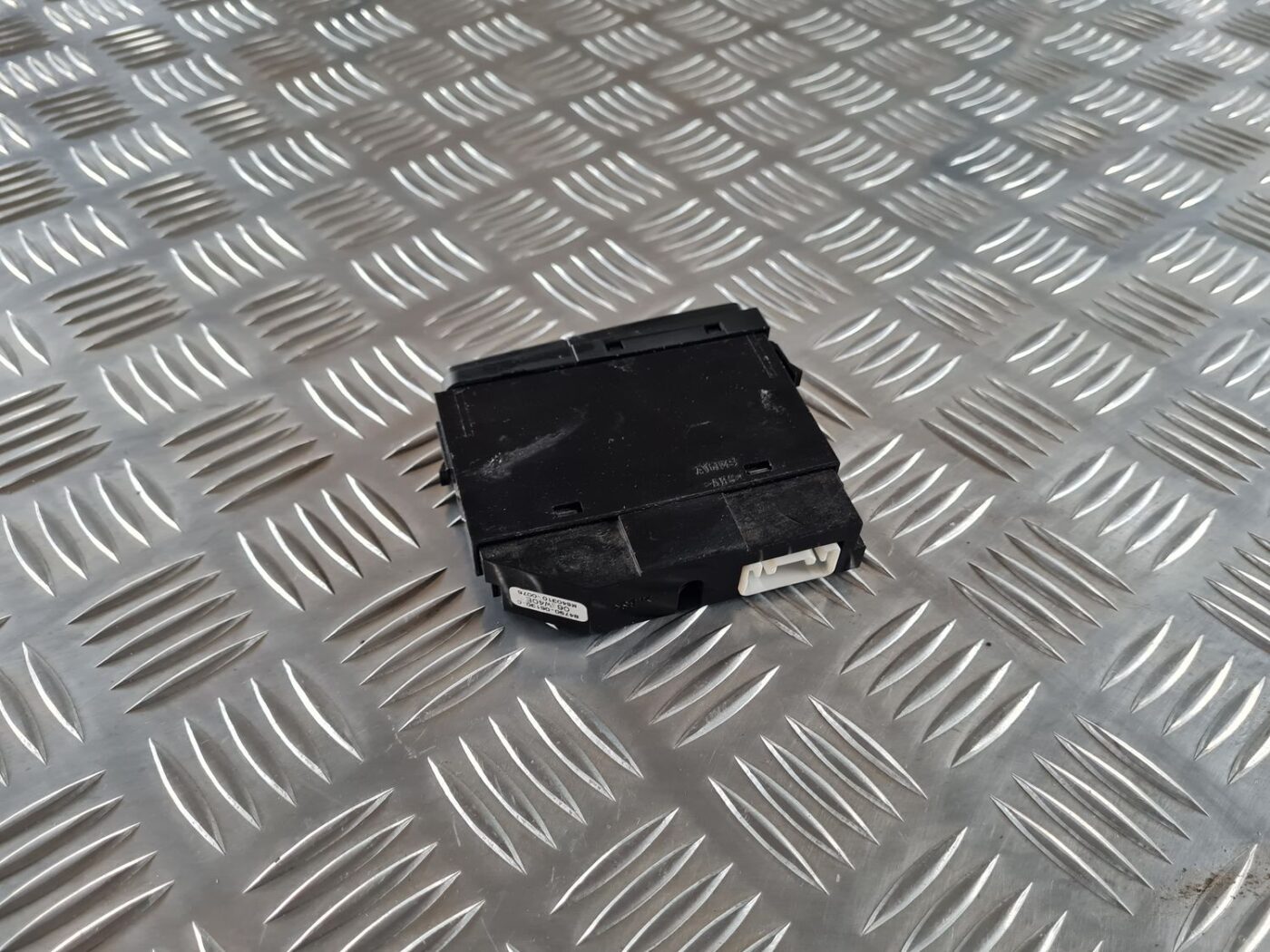 Aizmugurējā stikla apsildes ieslēgšanas poga priekš TOYOTA AVENSIS 2007 3 Aizmugurējā stikla apsildes ieslēgšanas poga priekš TOYOTA AVENSIS 2007