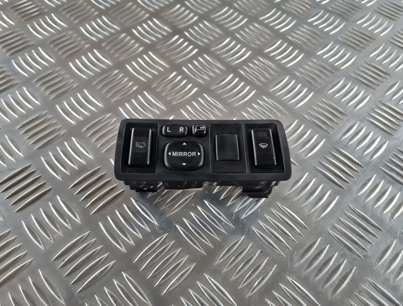 Mērinstrumentu paneļa pārslēgšanas pogas priekš TOYOTA AVENSIS 2007 1 Mērinstrumentu paneļa pārslēgšanas pogas priekš TOYOTA AVENSIS 2007