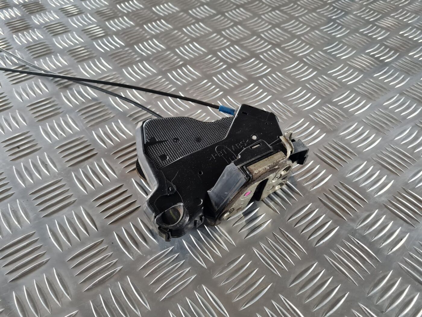 Priekšējo labo durvju slēdzene priekš TOYOTA AVENSIS 2007 3 Priekšējo labo durvju slēdzene priekš TOYOTA AVENSIS 2007