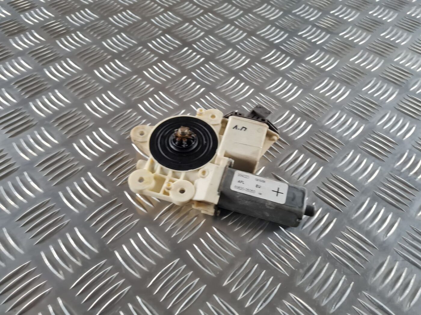 Elektrisko stiklu motors priekš TOYOTA AVENSIS 2007