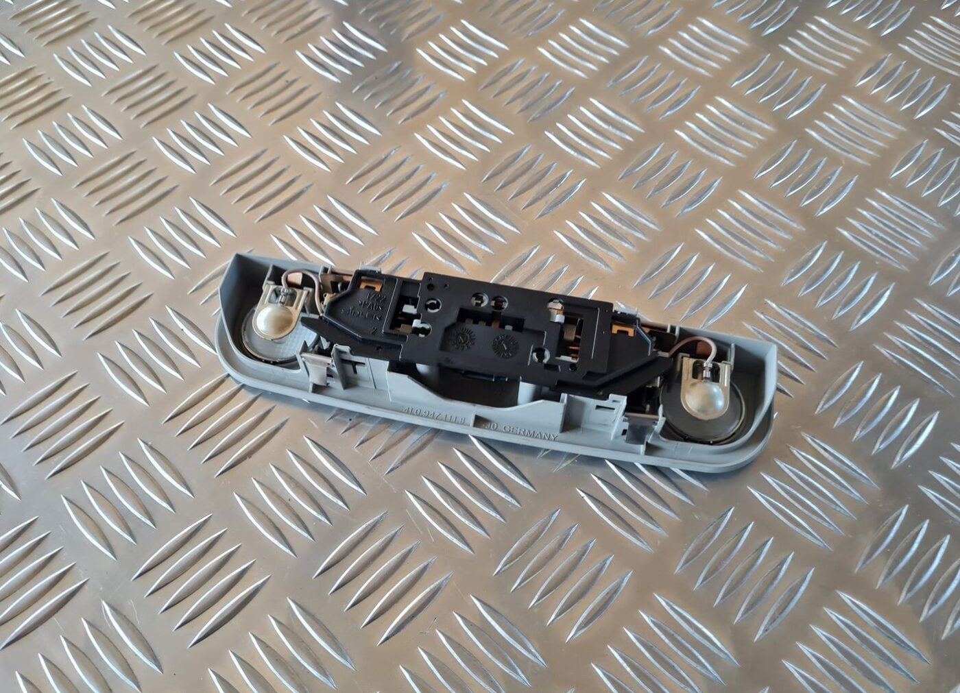 Aizmugurējo sēdvietu apgaismojums priekš AUDI A6 2008 4 Aizmugurējo sēdvietu apgaismojums priekš AUDI A6 2008